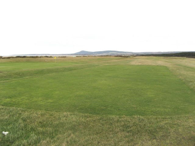 The 18th green at Spey Bay, with the Bin of Cullen on the horizon