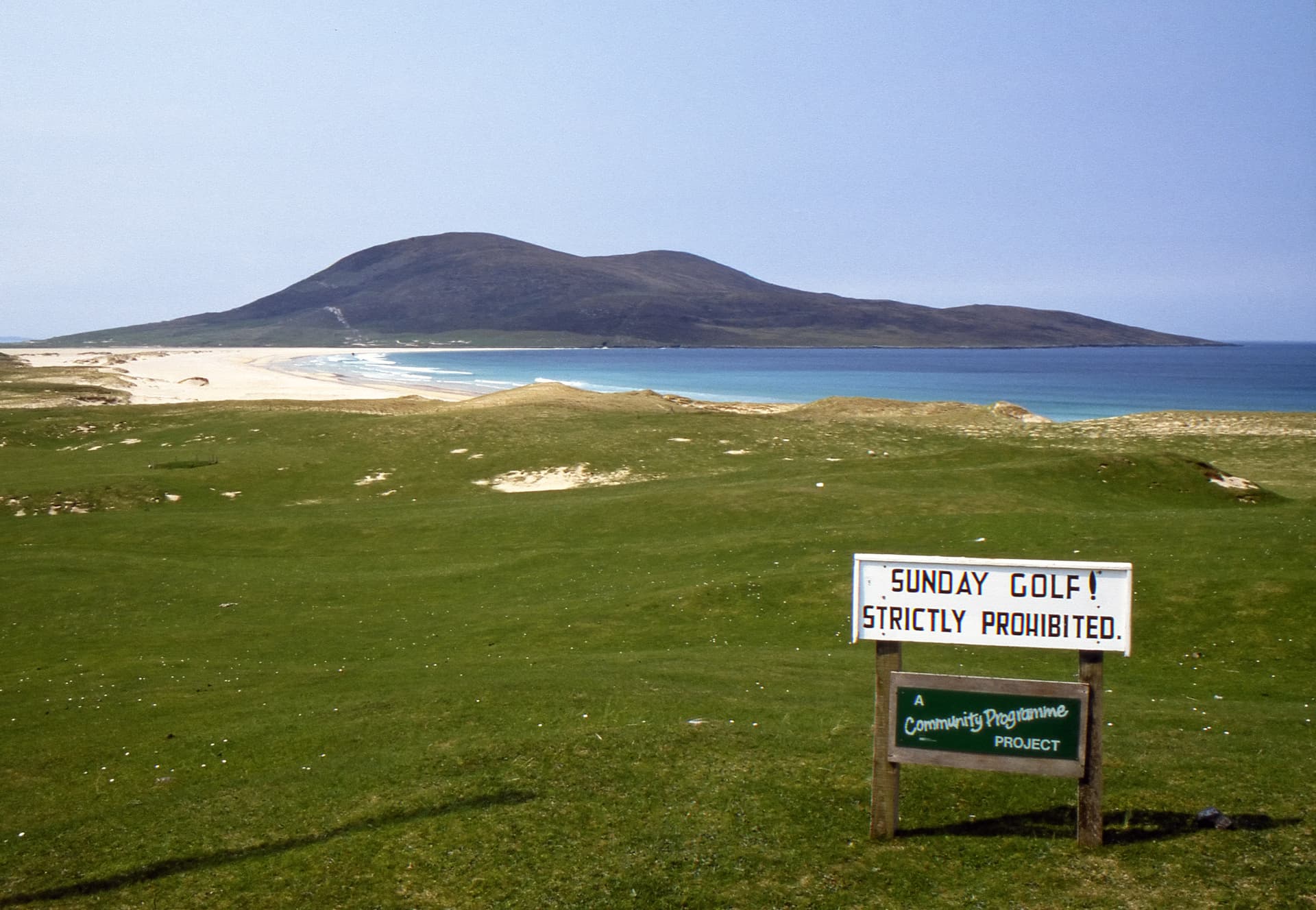 The old "Sunday golf strictly prohibited" sign at Scarista, with the beach and Ceapabhal behind