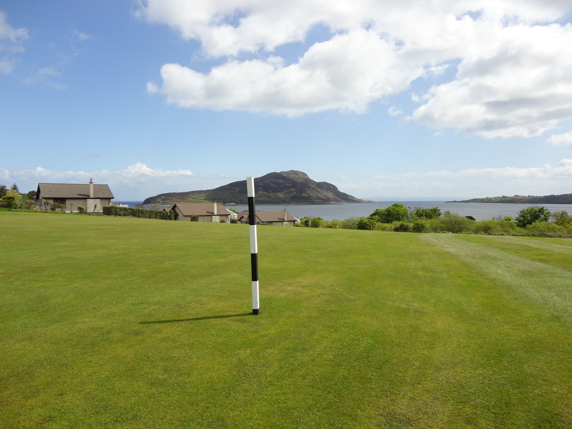 15th hole at Lamlash Golf Club, with Holy Isle behind
